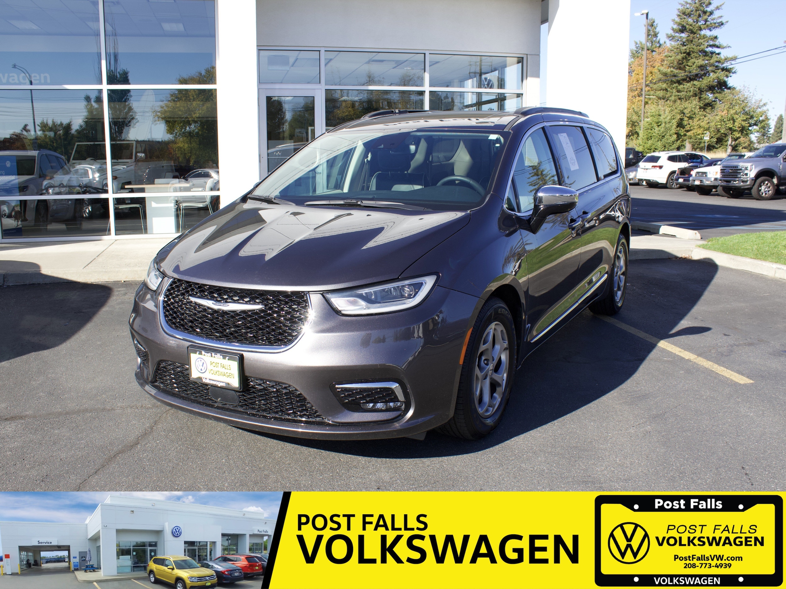 2023 Chrysler Pacifica Limited's photo