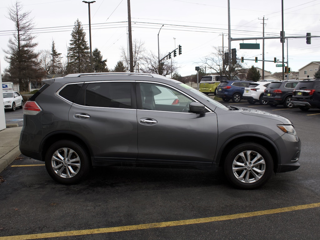 Used 2016 Nissan Rogue SV SUV