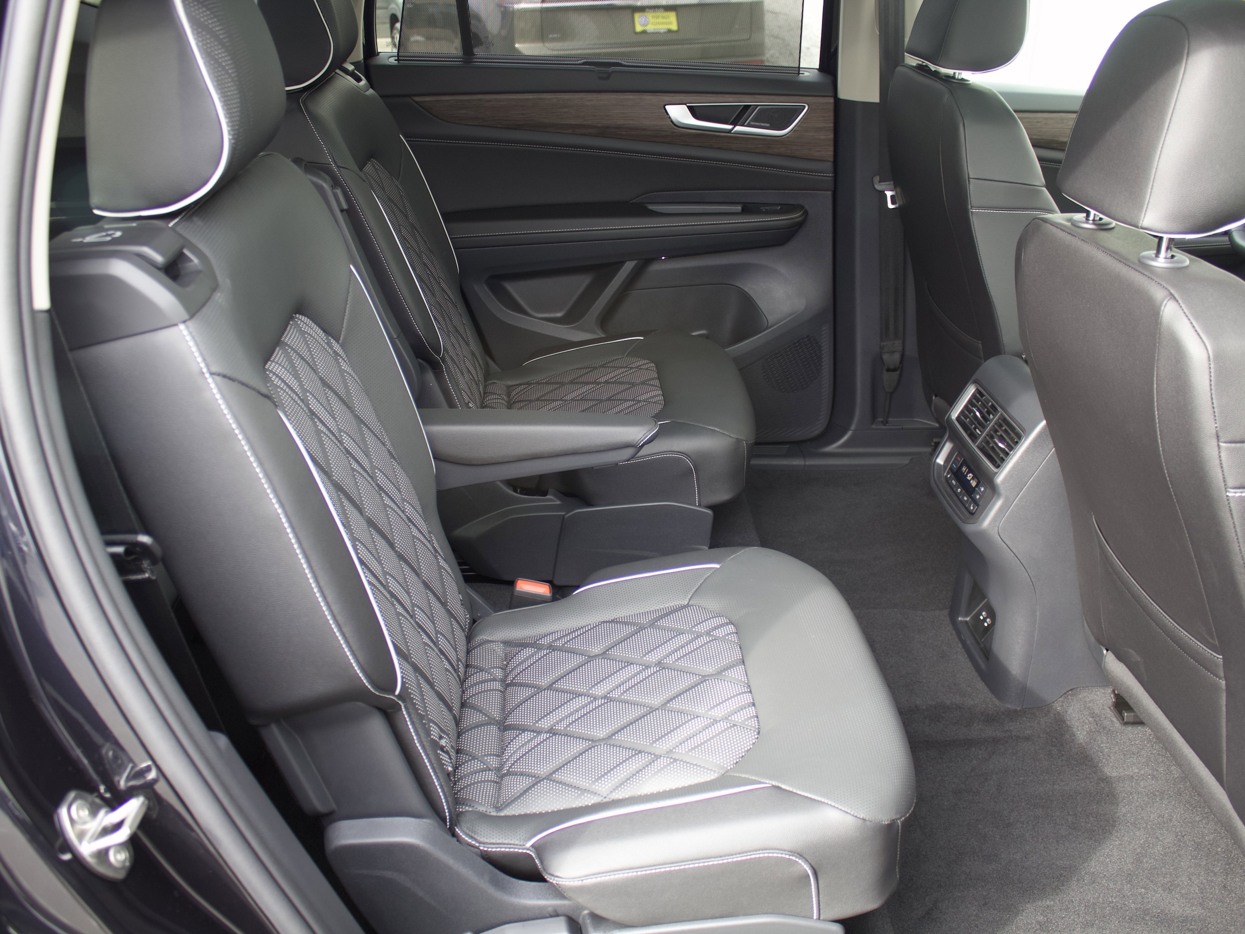 2026 Volkswagen Atlas SEL Premium R-Line - Photo 35