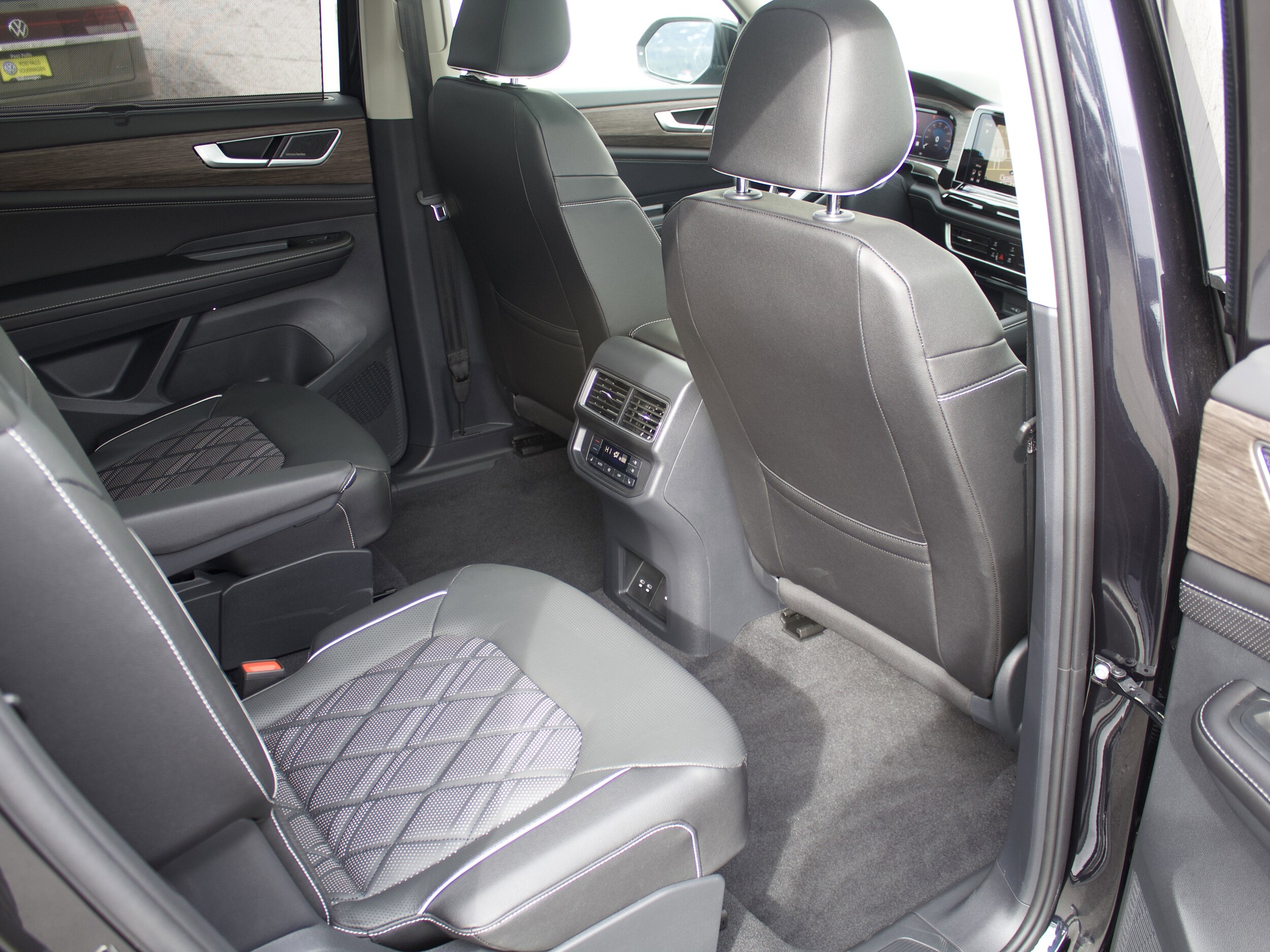 2026 Volkswagen Atlas SEL Premium R-Line - Photo 34