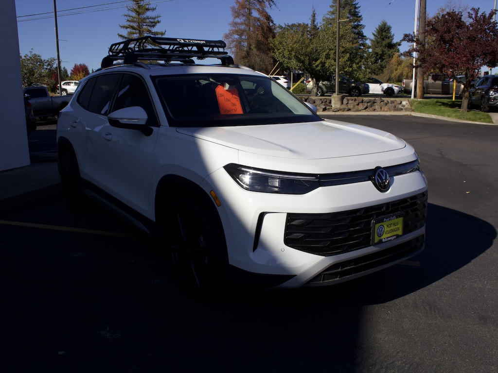 New 2025 Volkswagen Tiguan 2.0T SE SUV