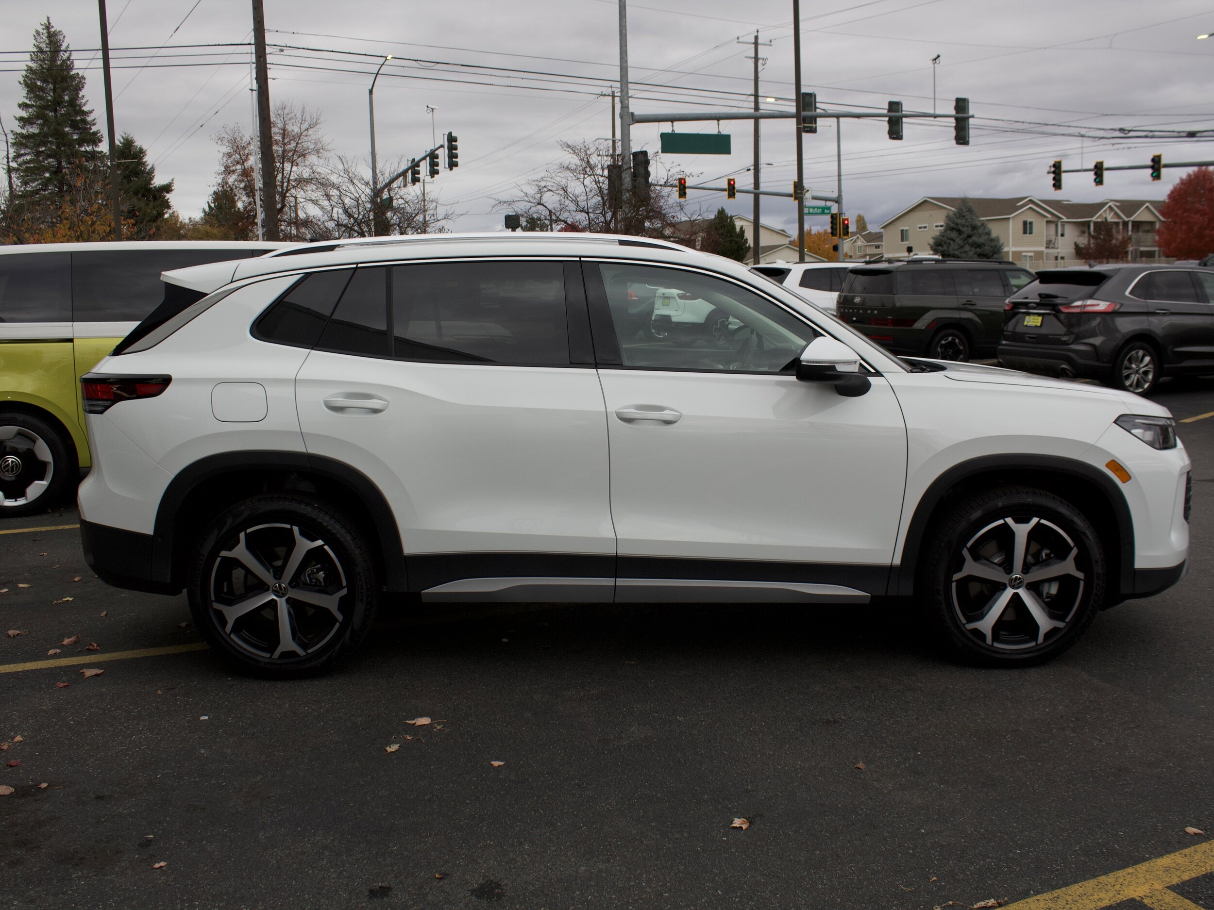 2026 Volkswagen Tiguan SE photo 2