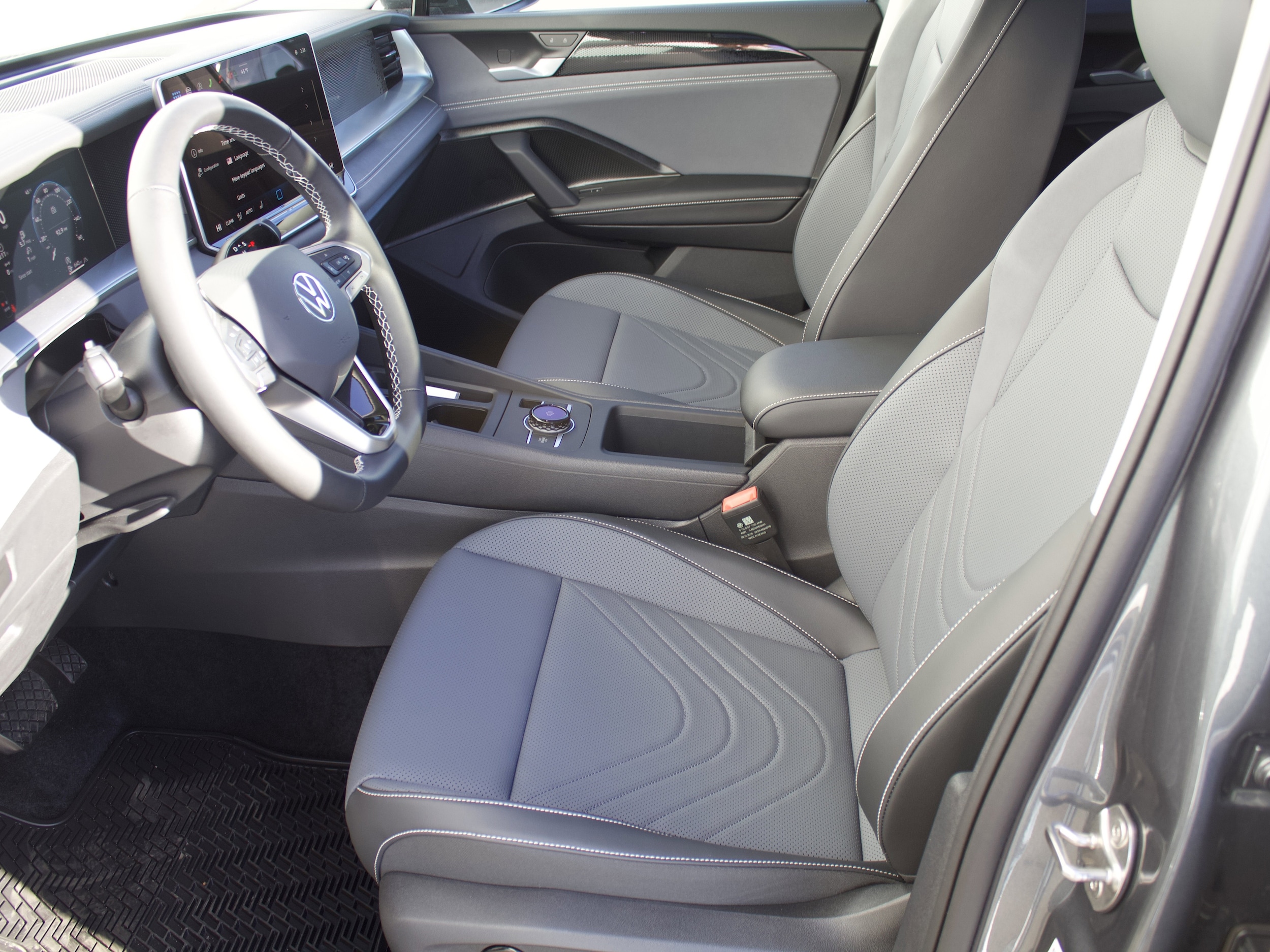 2026 Volkswagen Tiguan SE - Photo 11