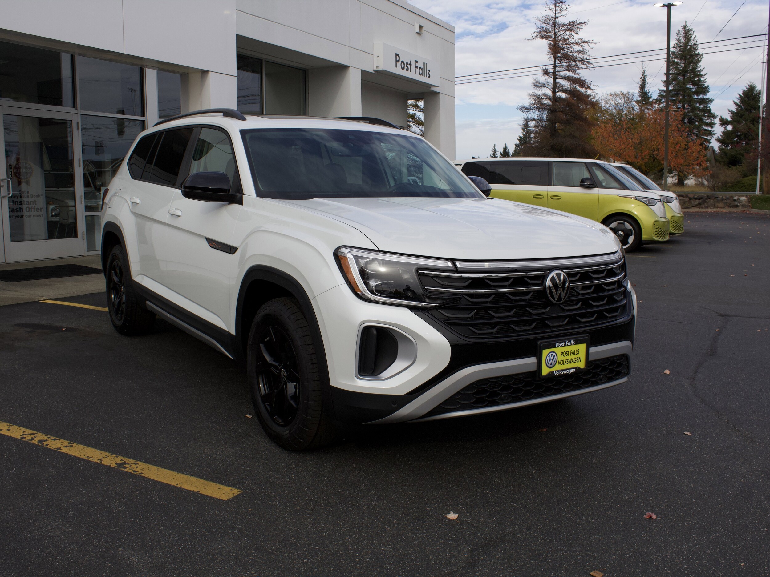 2026 Volkswagen Atlas Peak Edition SE photo 2