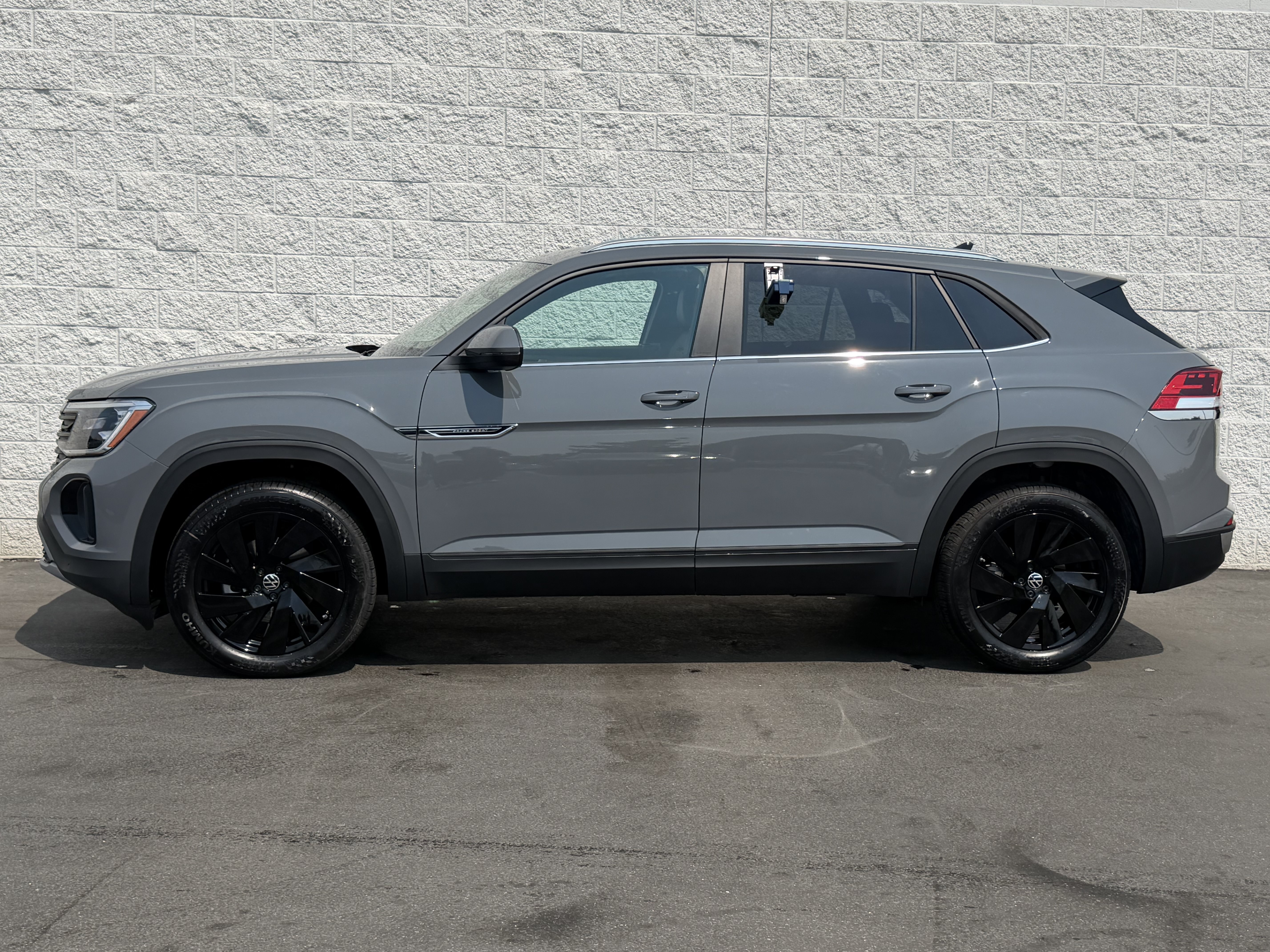 New 2026 Volkswagen Atlas Cross Sport SE w/Technology SUV