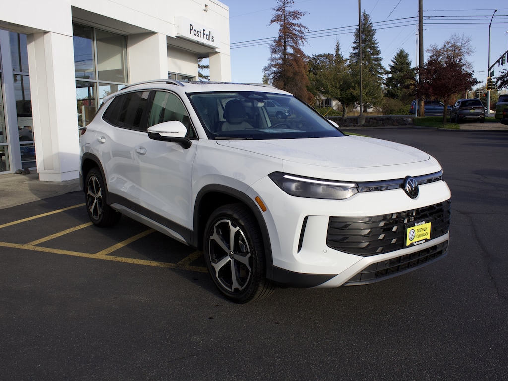 New 2025 Volkswagen Tiguan 2.0T SE SUV