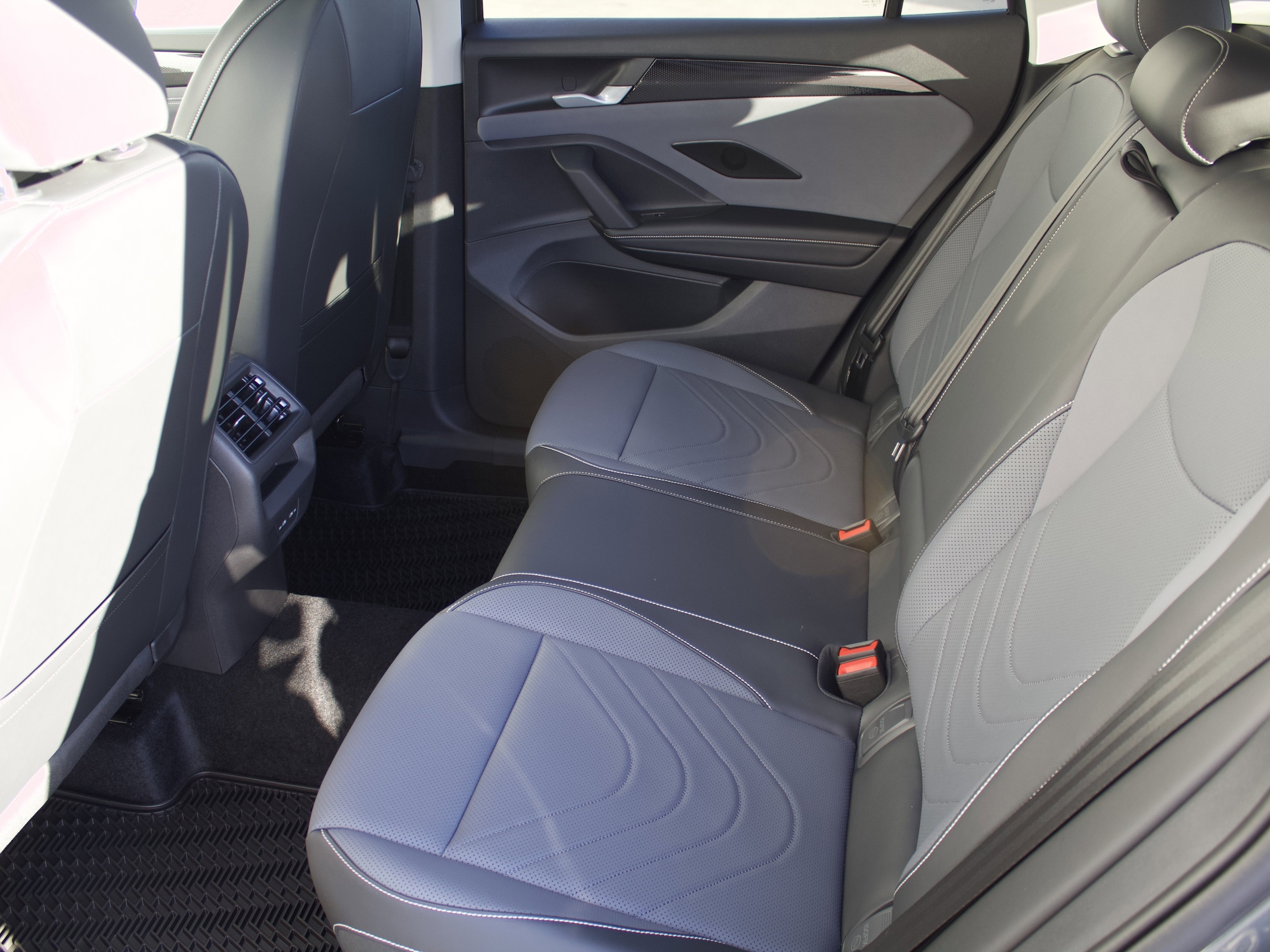 2026 Volkswagen Tiguan SE - Photo 28