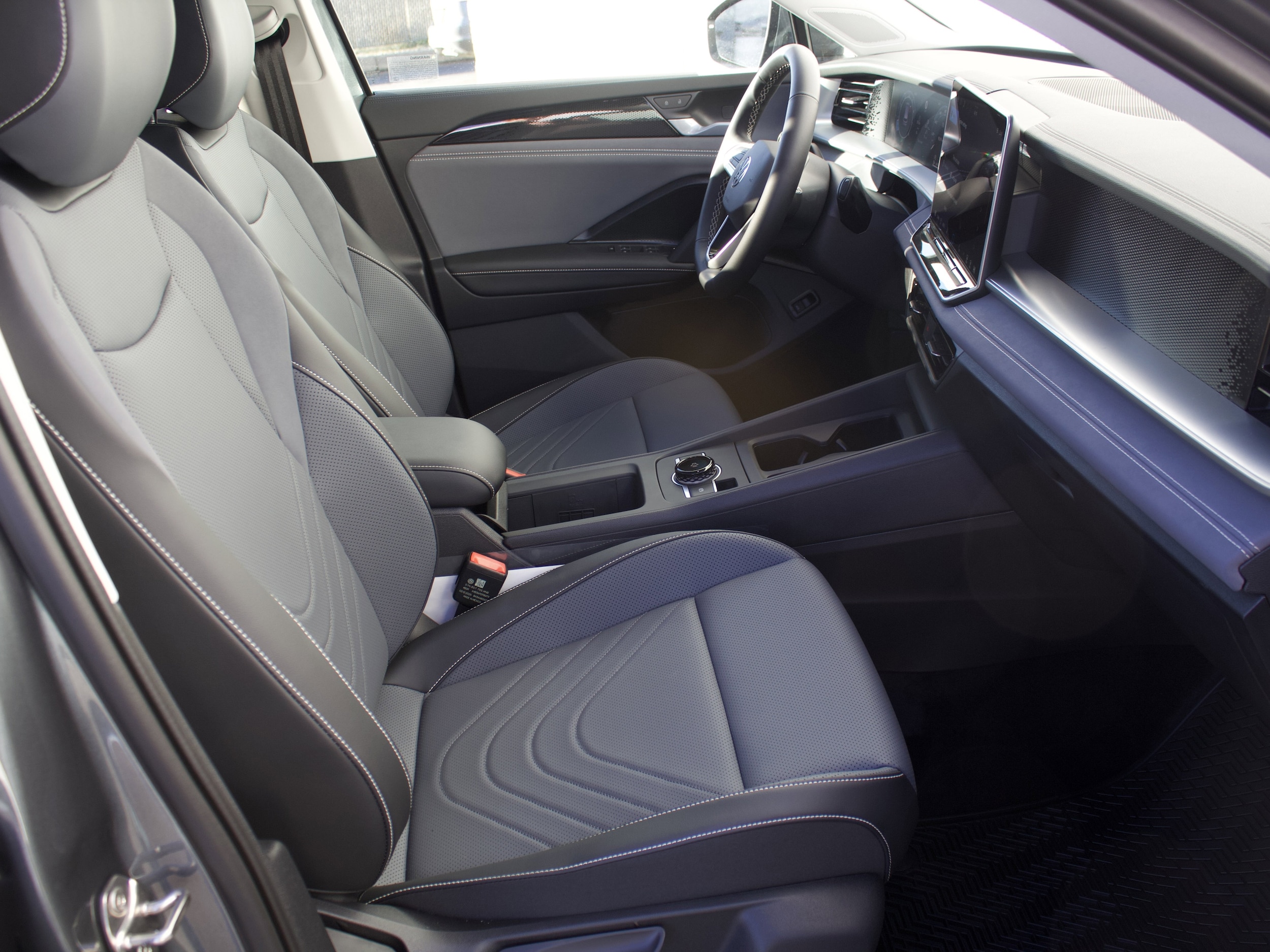 2026 Volkswagen Tiguan SE - Photo 38