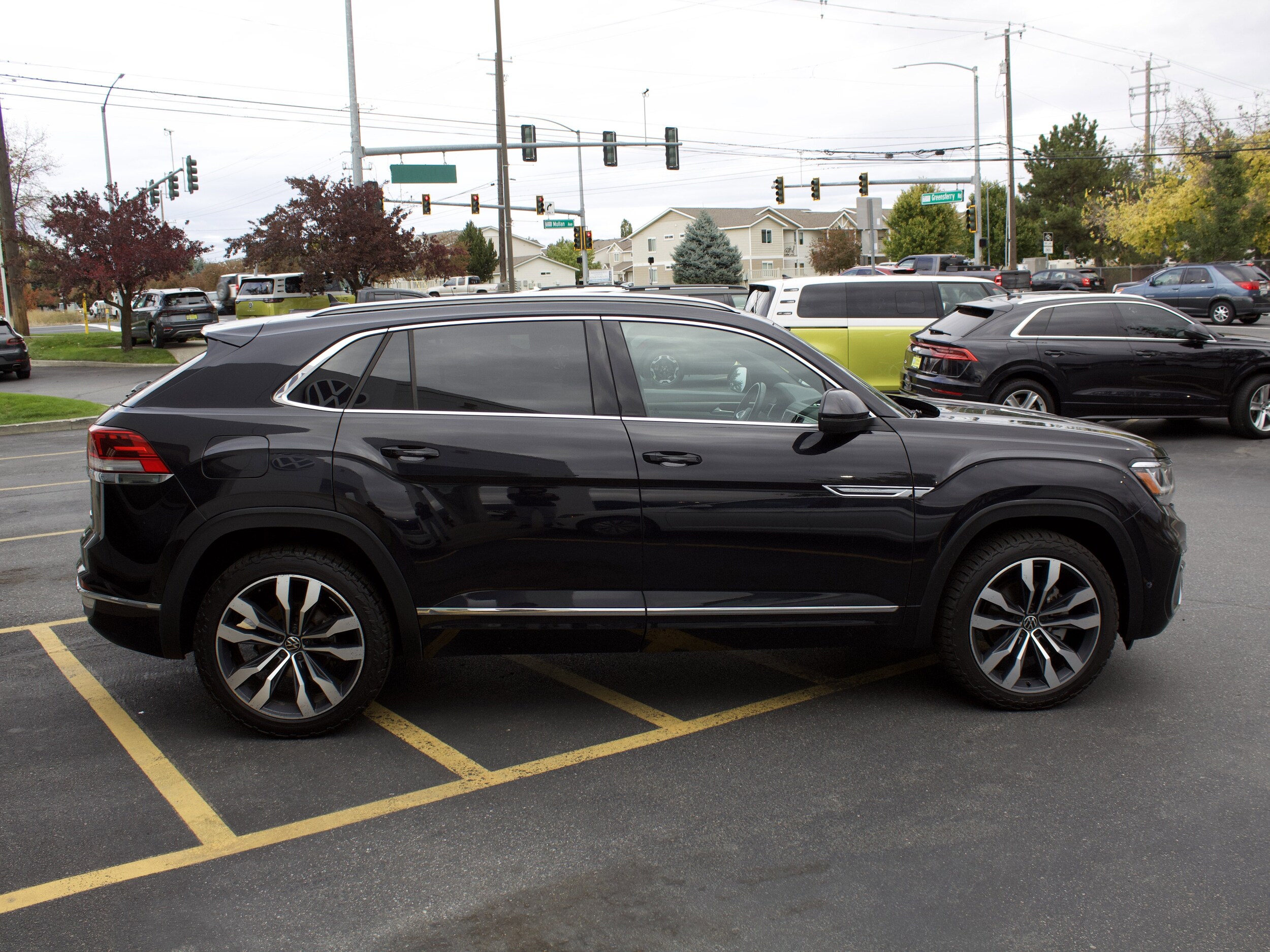2021 Volkswagen Atlas Cross Sport V6 SEL Premium R-Line photo 2