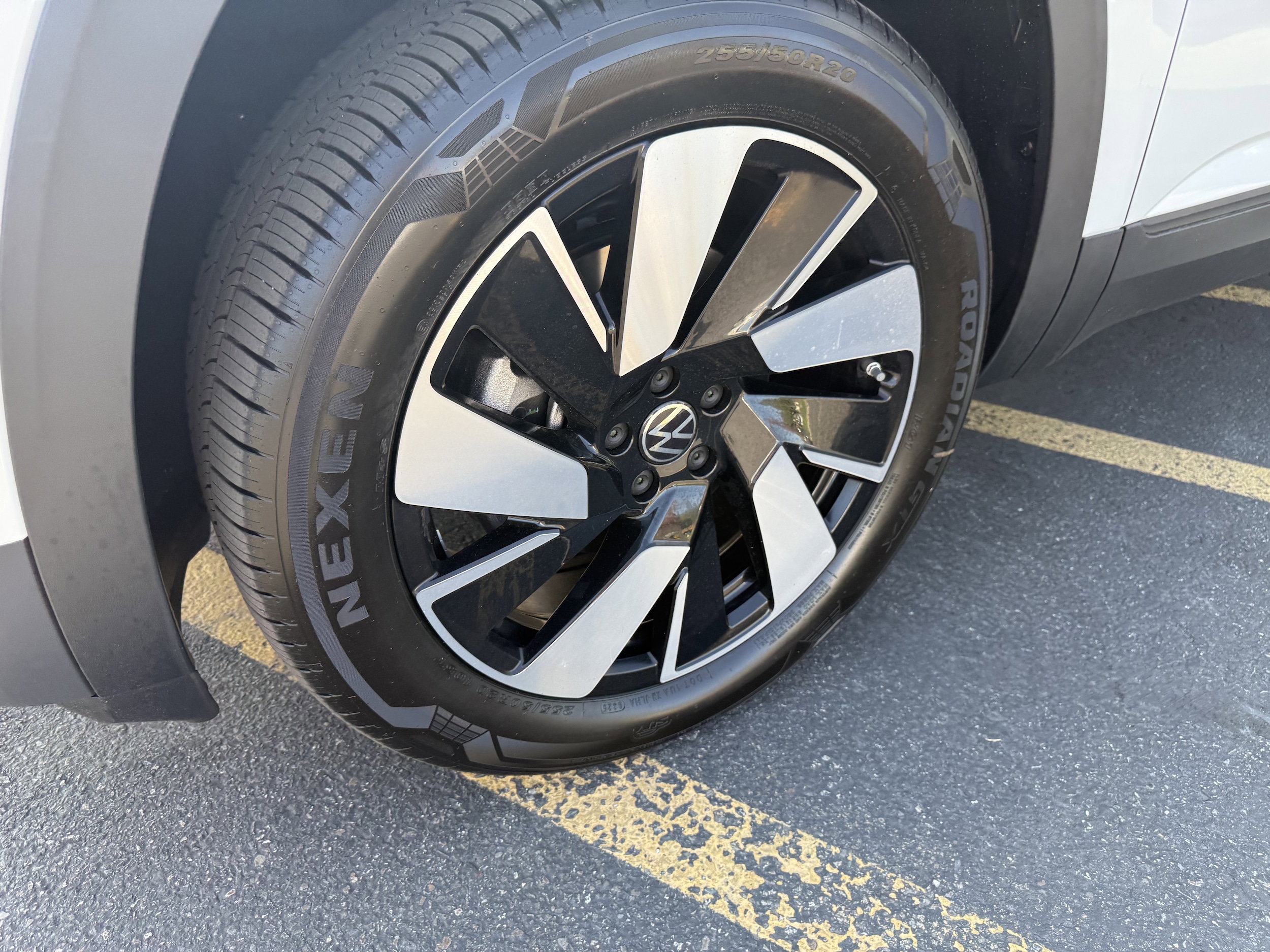 2026 Volkswagen Atlas Cross Sport SE w/Tech - Photo 37