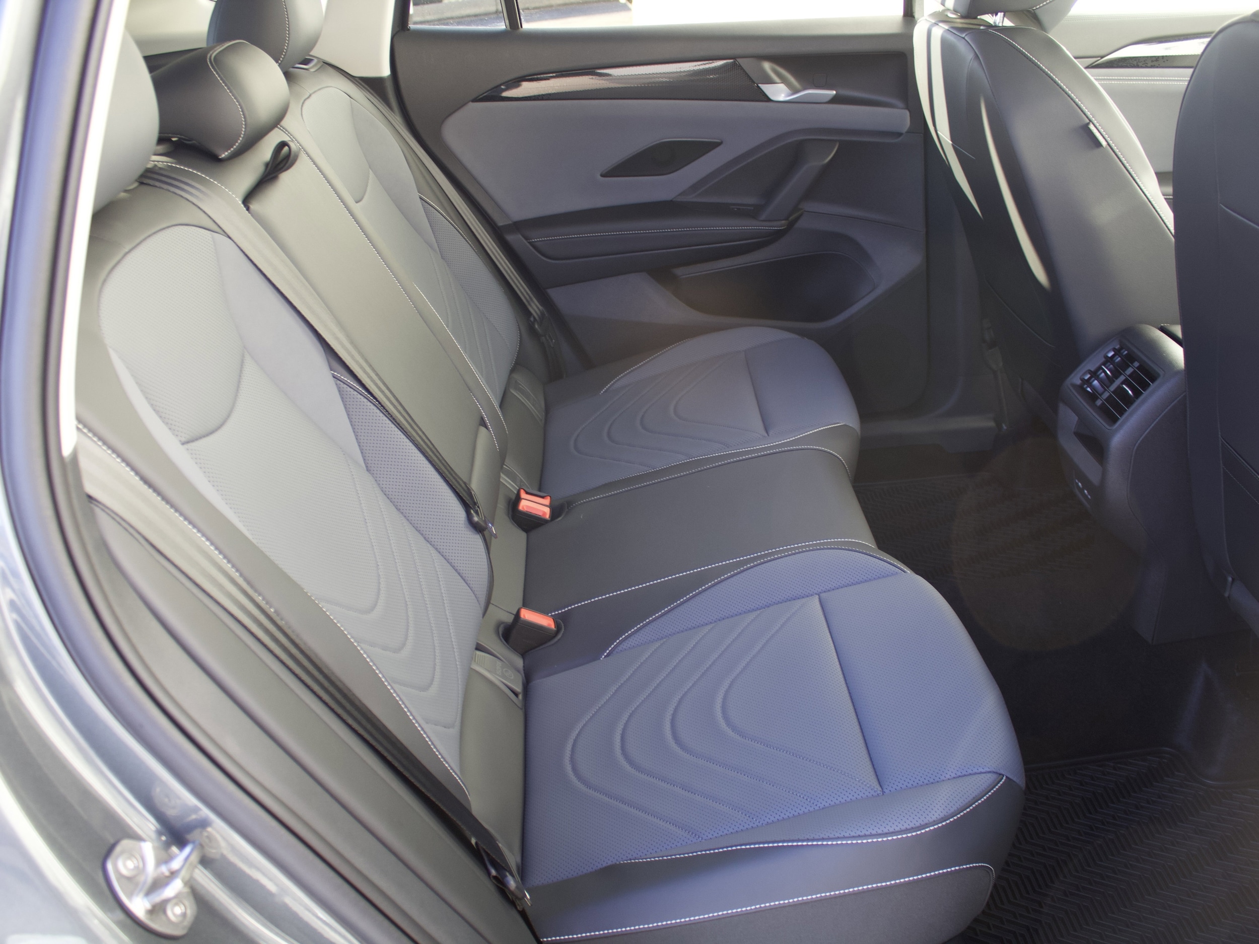 2026 Volkswagen Tiguan SE - Photo 34