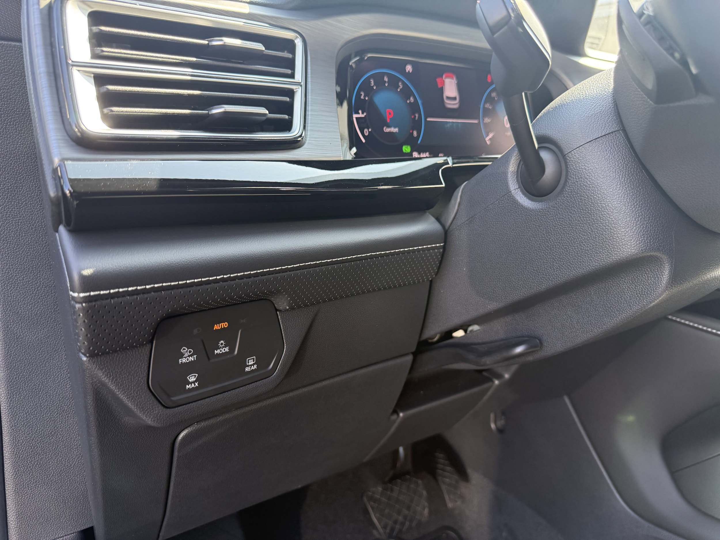 2026 Volkswagen Atlas Cross Sport SE w/Tech - Photo 13