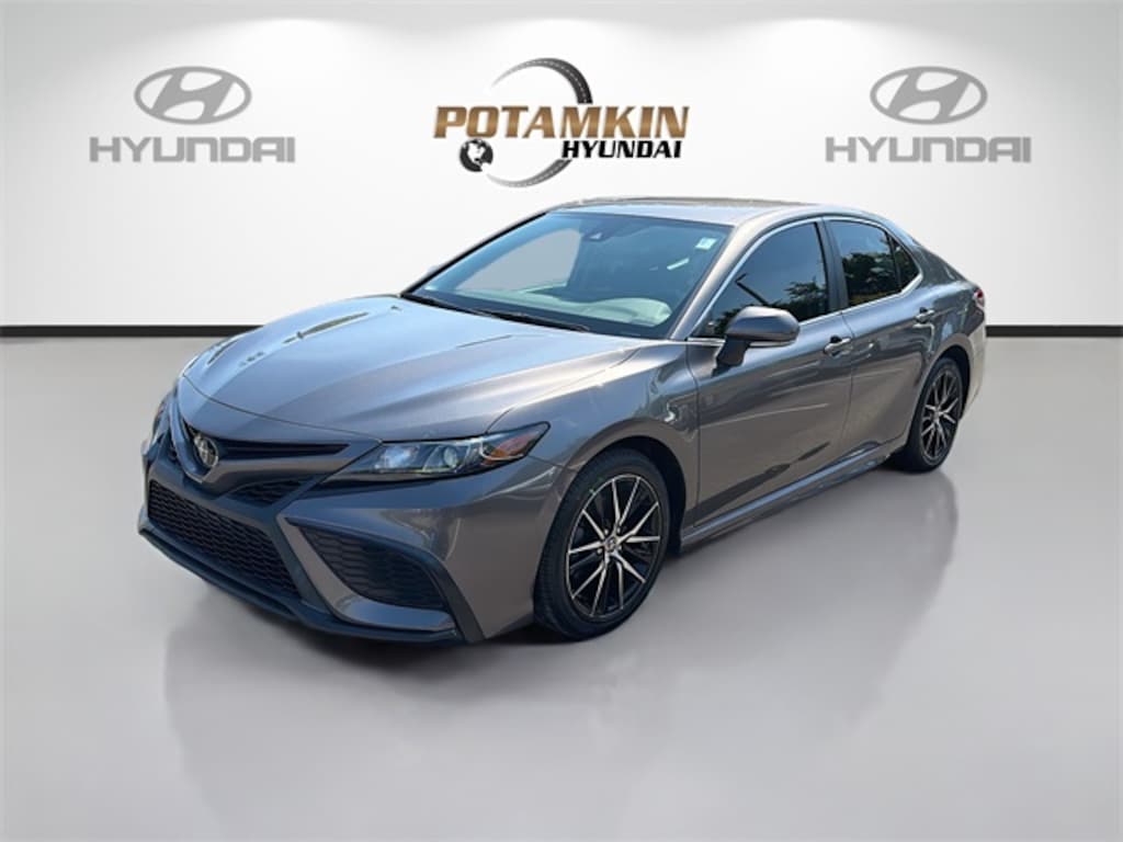 Used 2022 Toyota Camry SE Sedan