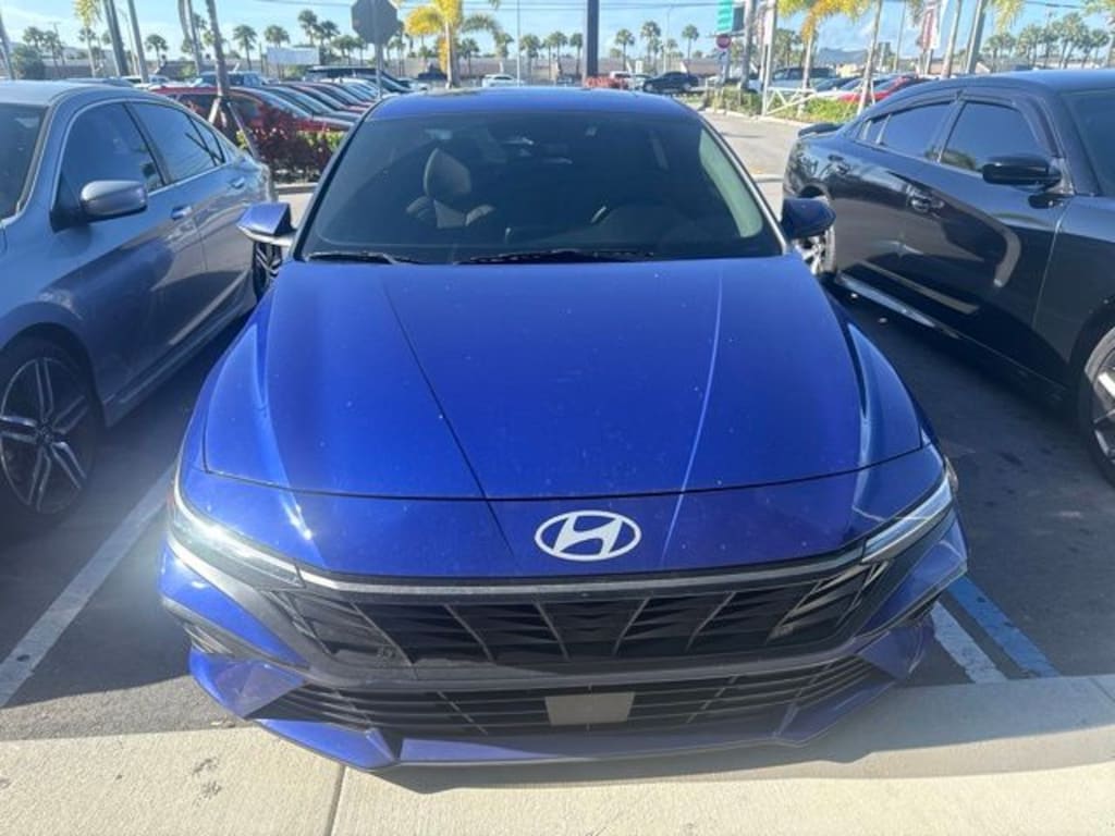 Certified 2025 Hyundai Elantra Limited Sedan
