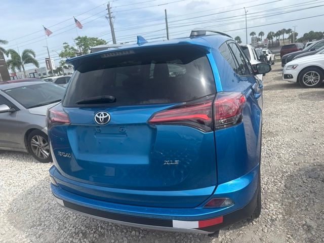 2018 Toyota RAV4 XLE - Photo 7