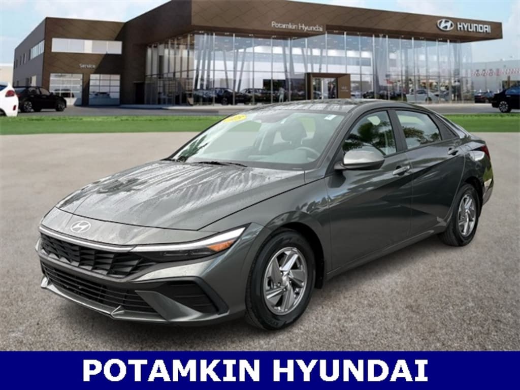 Used 2025 Hyundai Elantra SE Sedan