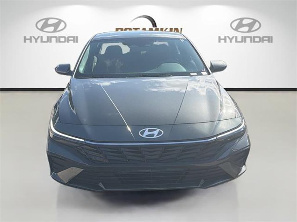 New 2026 Hyundai Elantra SE Sedan