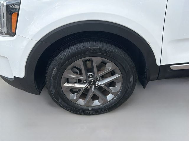 2025 Kia Telluride LX - Photo 31