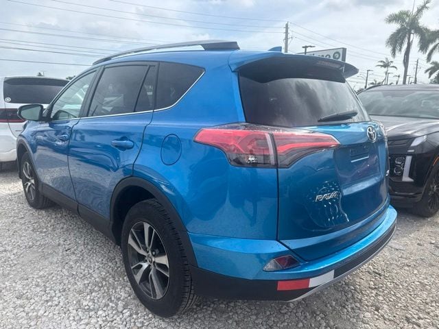 2018 Toyota RAV4 XLE - Photo 8
