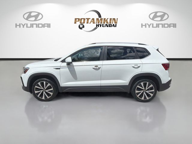 2023 Volkswagen Taos SE - Photo 8