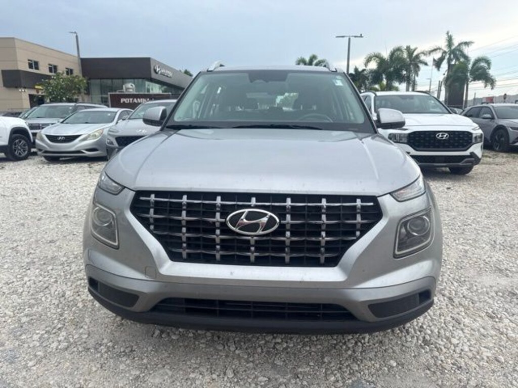 Used 2023 Hyundai Venue SEL SUV