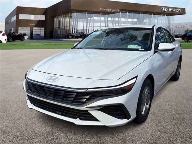 2026 Hyundai Elantra SE's photo