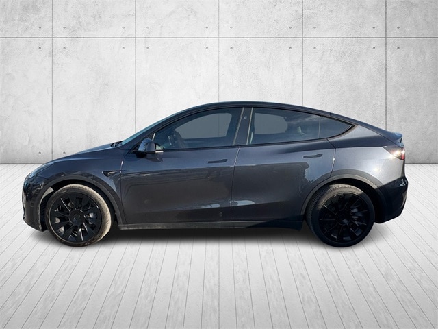 Used 2024 Tesla Model Y Long Range with VIN 7SAYGDEE2RA317092 for sale in Miami Lakes, FL