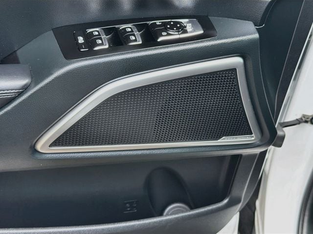 2025 Kia Telluride LX - Photo 19