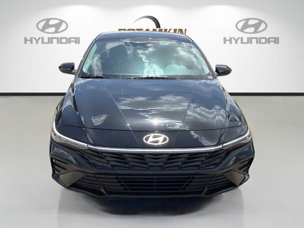 New 2026 Hyundai Elantra SE Sedan