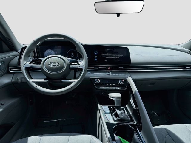 2024 Hyundai Elantra SEL - Photo 22