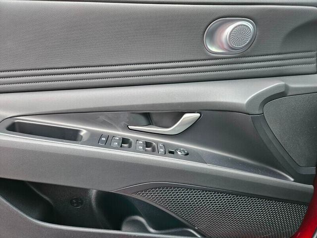2025 Hyundai Elantra SEL - Photo 14