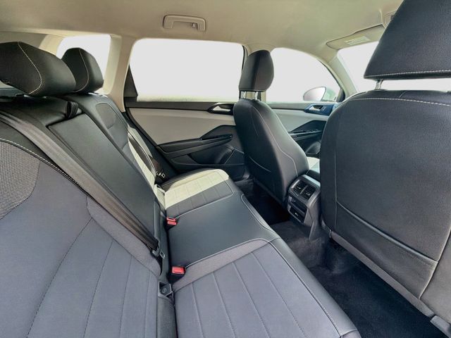 2023 Volkswagen Taos SE - Photo 24