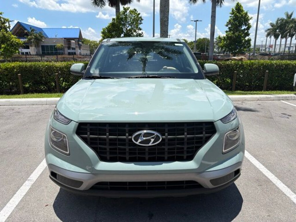 Used 2025 Hyundai Venue SE SUV