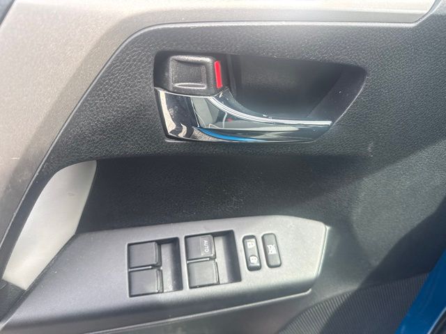 2018 Toyota RAV4 XLE - Photo 12