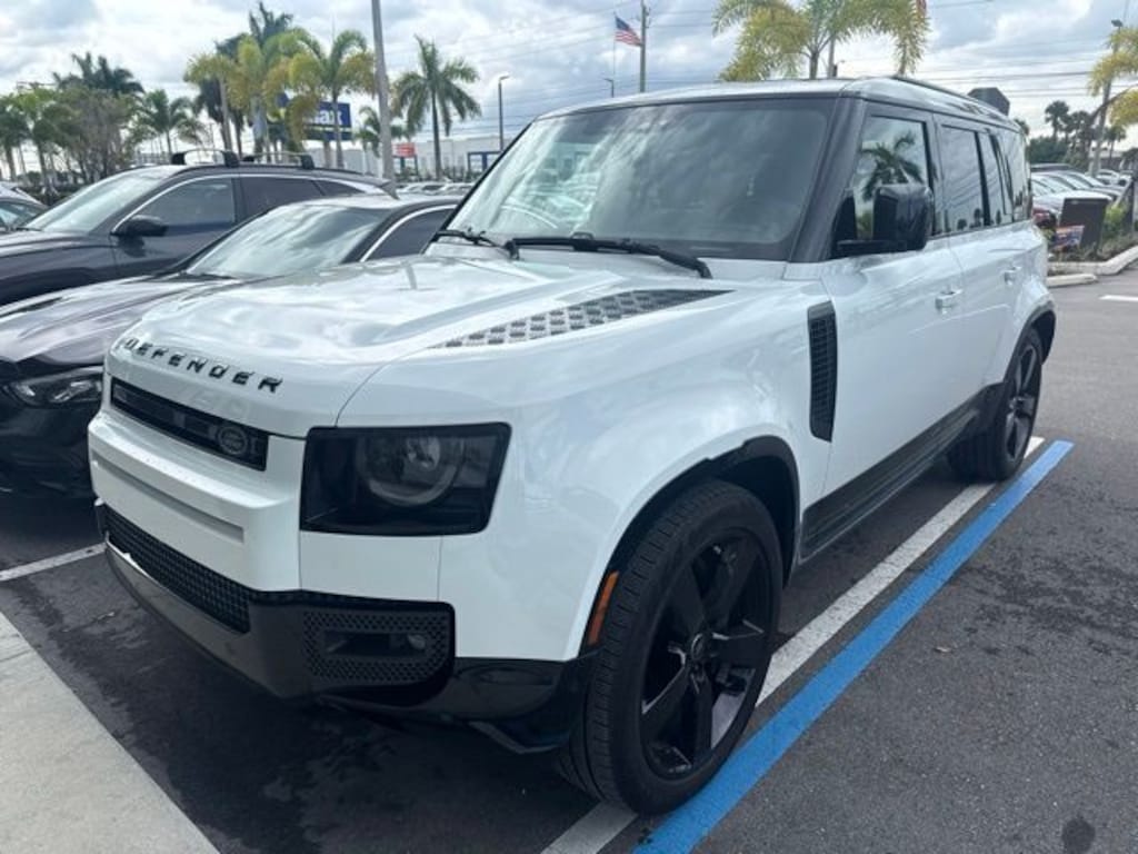 Used 2025 Land Rover Defender 110 X-Dynamic SE SUV
