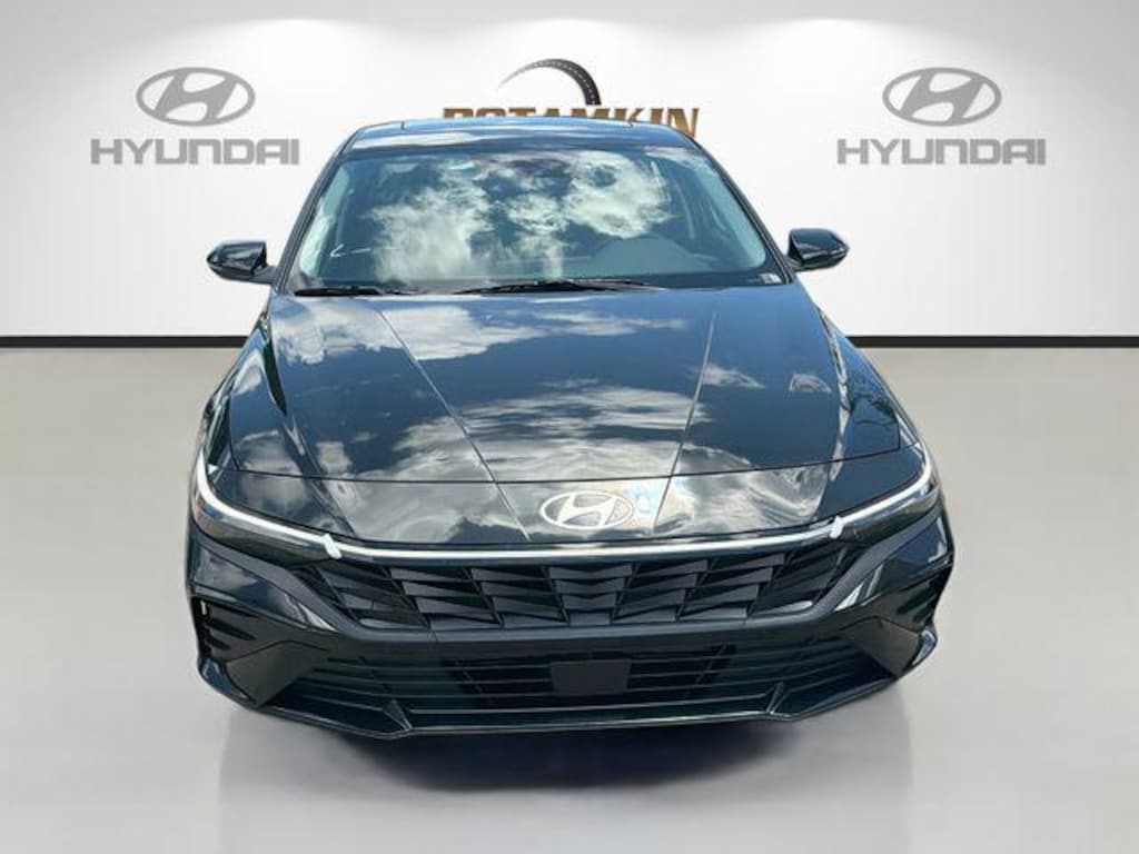 New 2026 Hyundai Elantra Limited Sedan