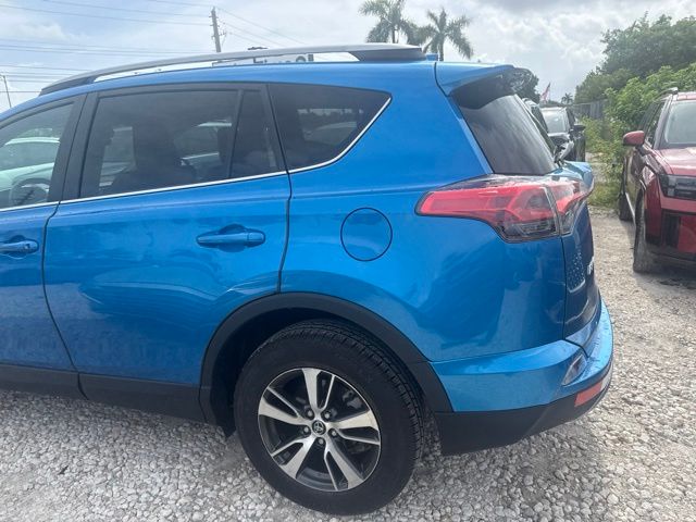 2018 Toyota RAV4 XLE - Photo 9