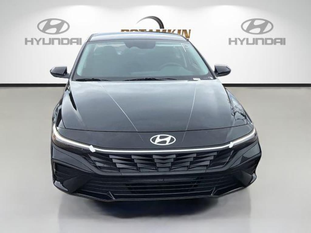 New 2026 Hyundai Elantra SE Sedan