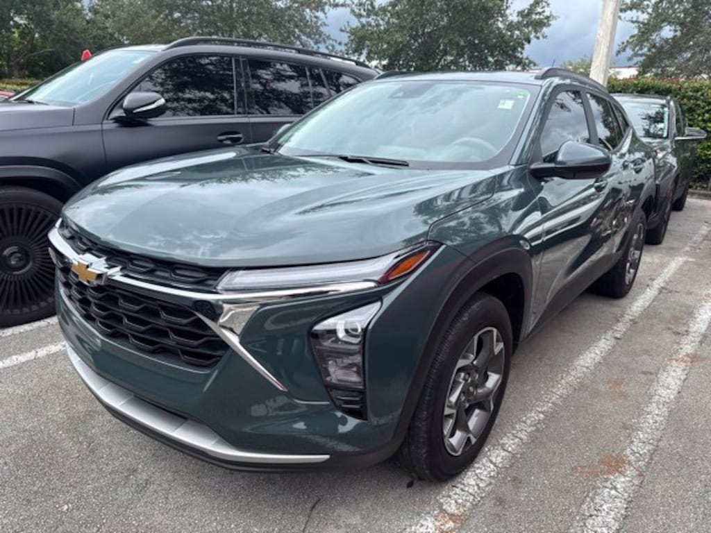 Used 2025 Chevrolet Trax LT SUV