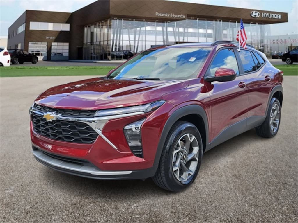 Used 2025 Chevrolet Trax LT SUV