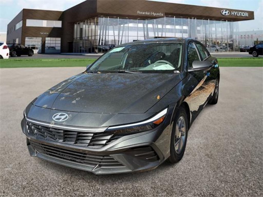 New 2026 Hyundai Elantra SE Sedan