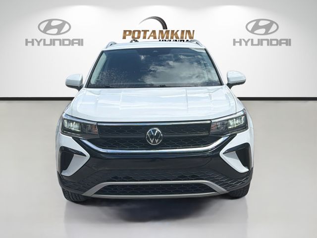 2023 Volkswagen Taos SE - Photo 2