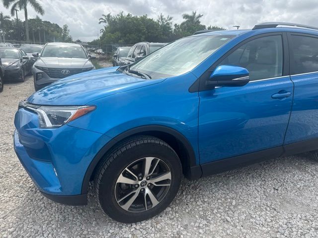 2018 Toyota RAV4 XLE - Photo 10