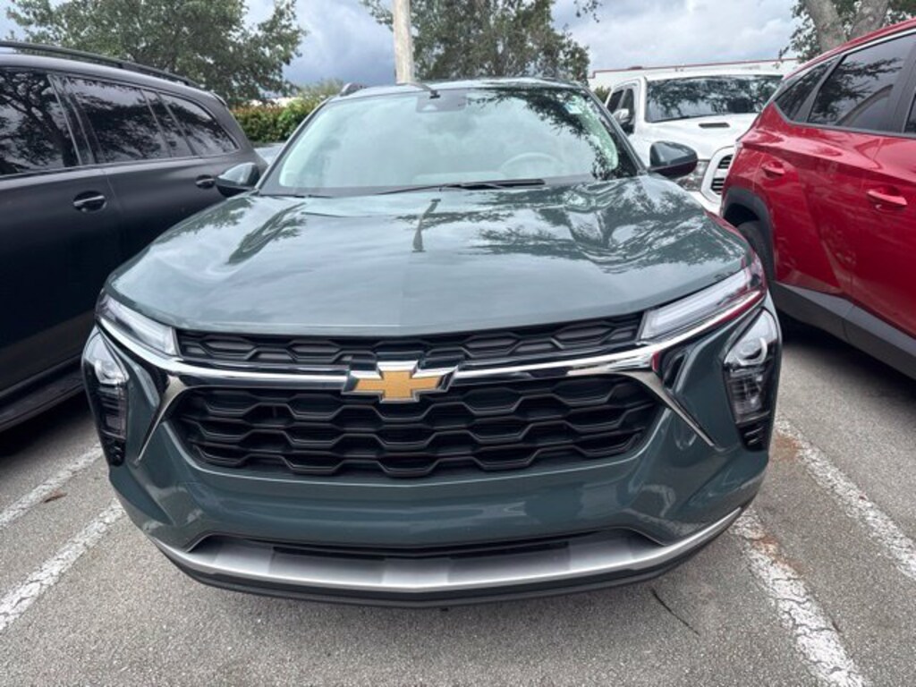 Used 2025 Chevrolet Trax LT SUV