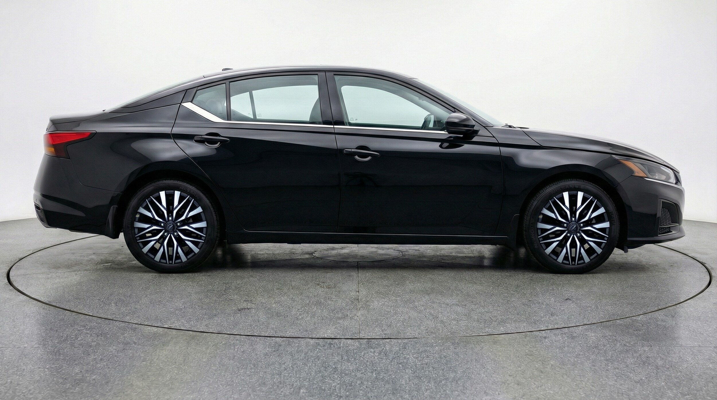 Thumbnail: 2025 Nissan Altima - 8