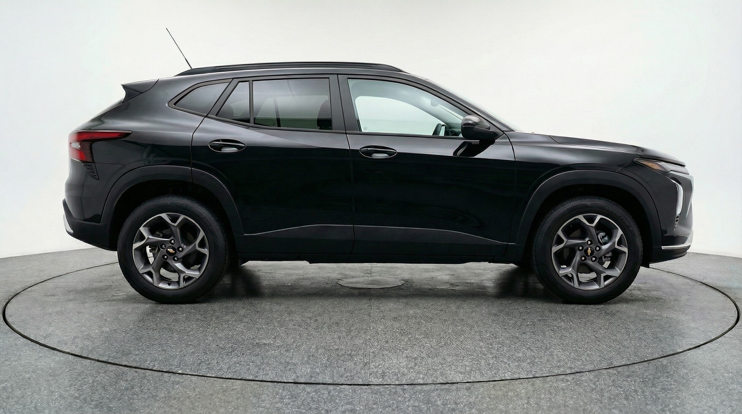 Thumbnail: 2025 Chevrolet Trax - 8