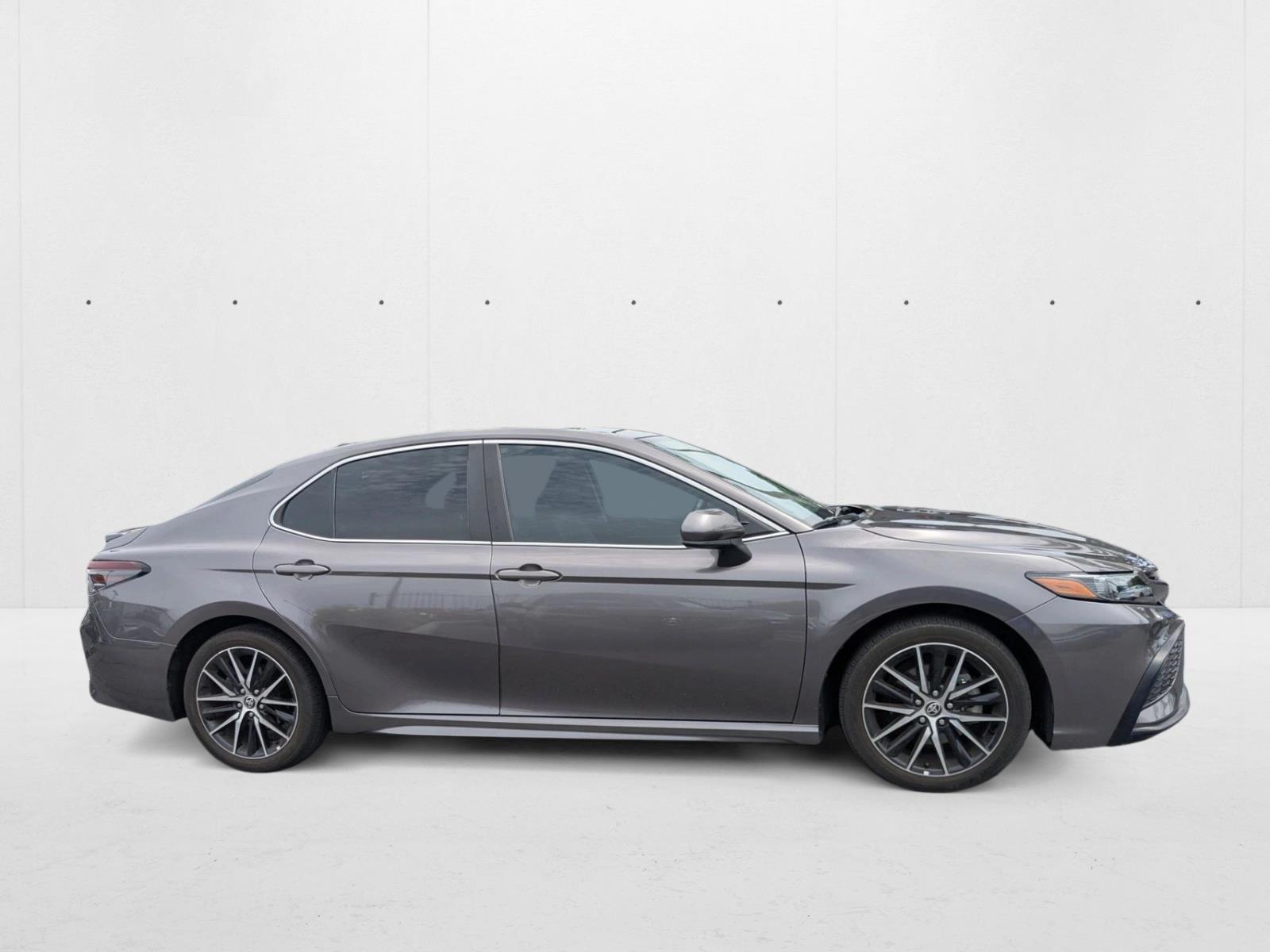 2021 Toyota Camry SE photo 4