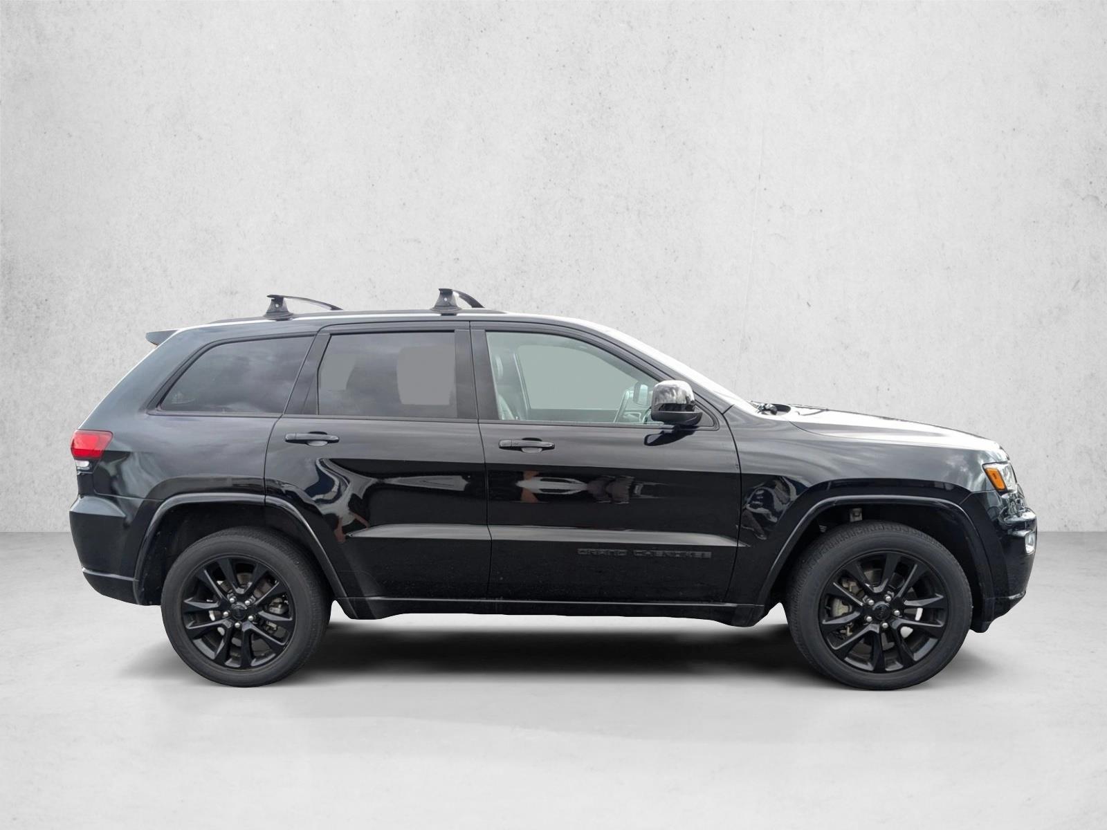 2021 Jeep Grand Cherokee Laredo X photo 4