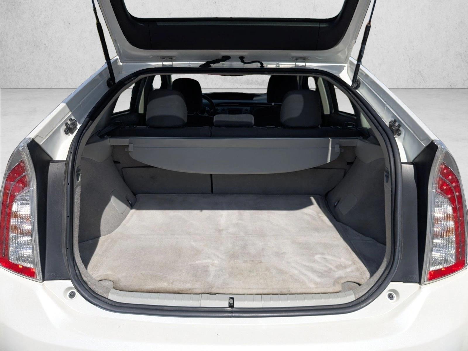 2013 Toyota Prius Two photo 6