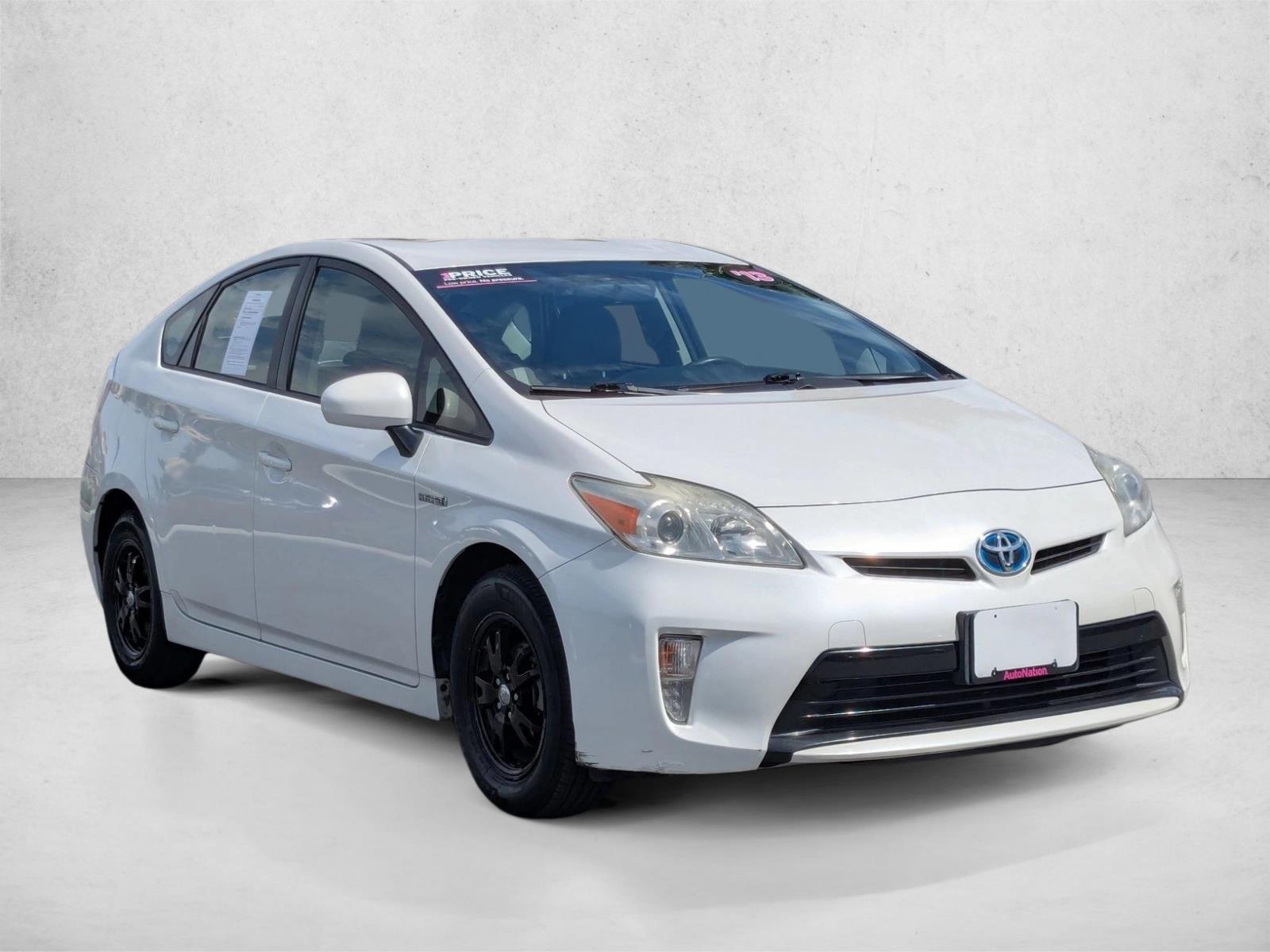 2013 Toyota Prius Two photo 3